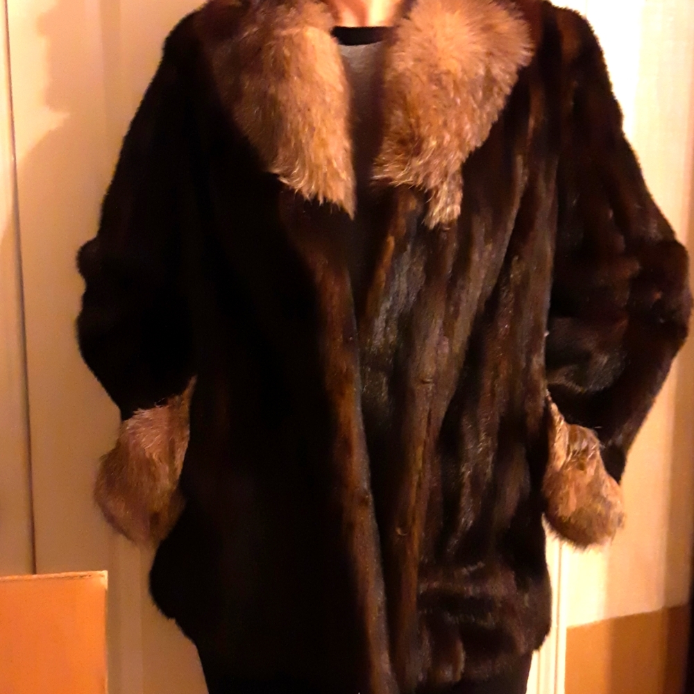 Superb quality mink fur coat, size 12, brown with light color collar.